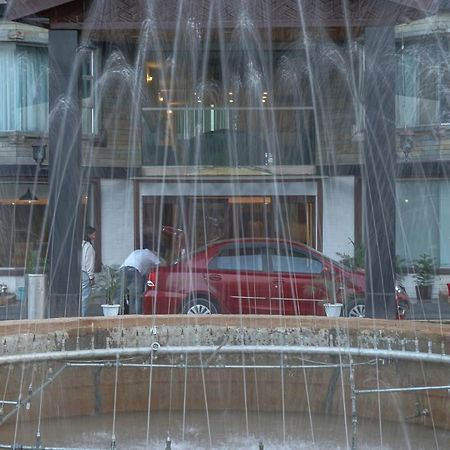 The Chinar Srinagar Otel Dış mekan fotoğraf